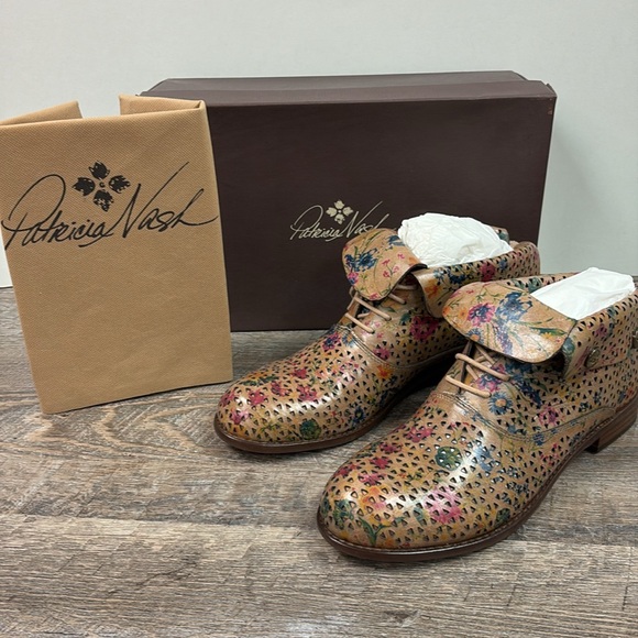 SOLD IN STORE Patricia Nash SABRINA Prairie Rose Perforated Leather - Picture 2 of 12